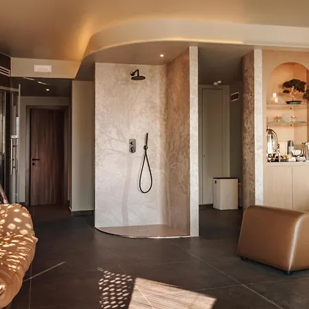 Visionair Suites & Spa-2
